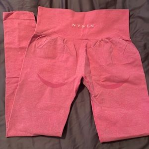 Nvgtn scrunch butt leggings! Size large